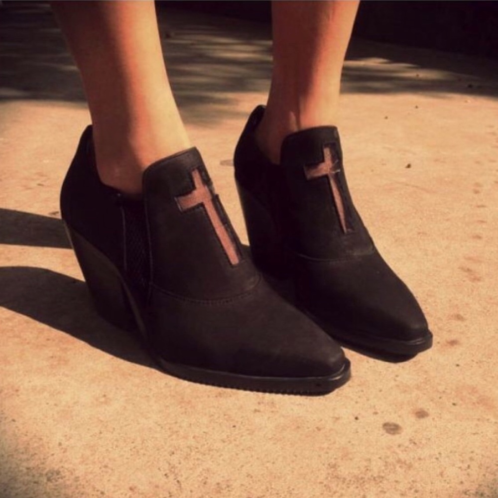 ISO: Unif confession boots - Picture 2 of 2